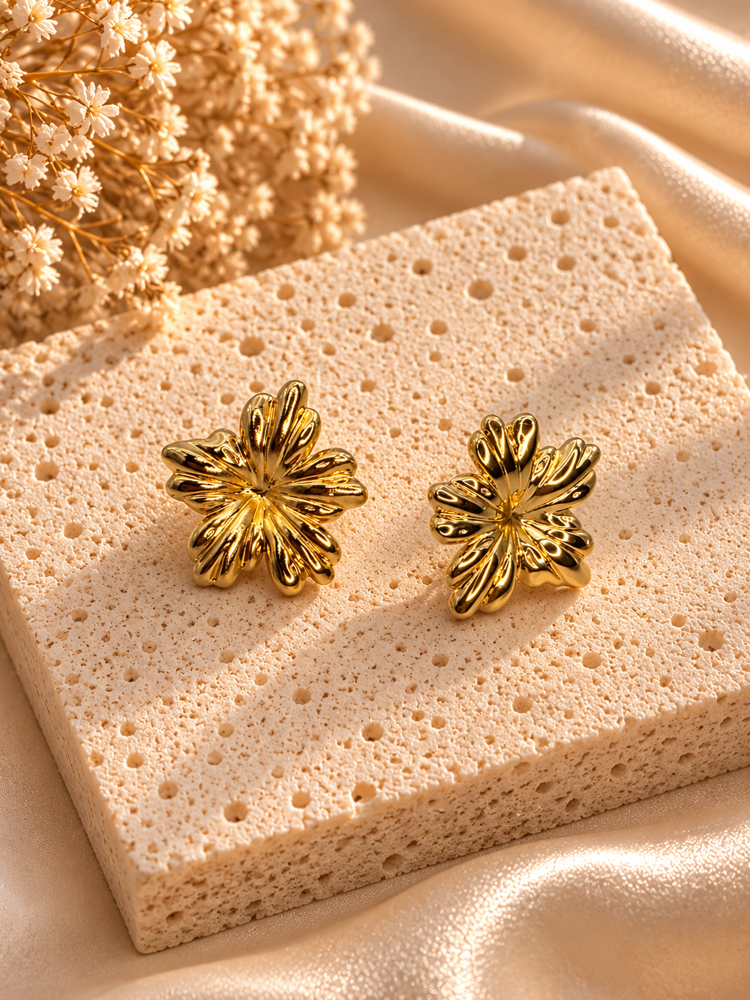 Soleil Bloom Studs