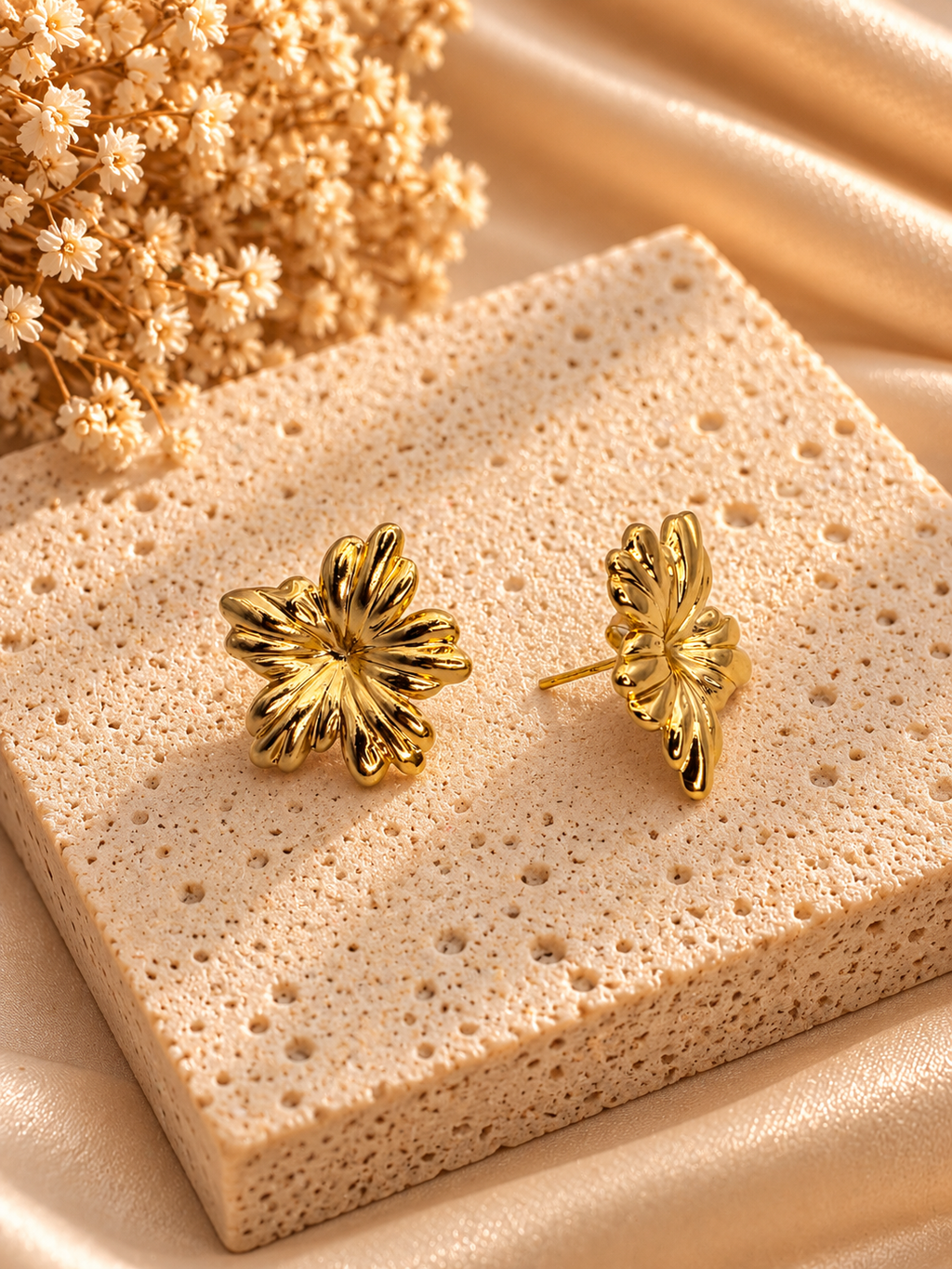 Soleil Bloom Studs
