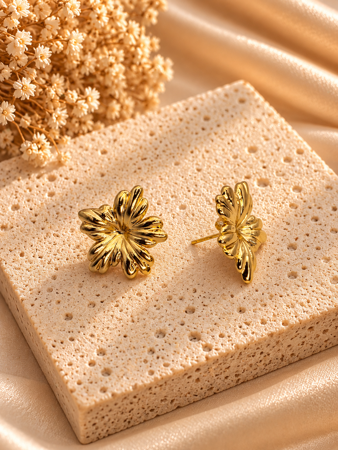 Soleil Bloom Studs